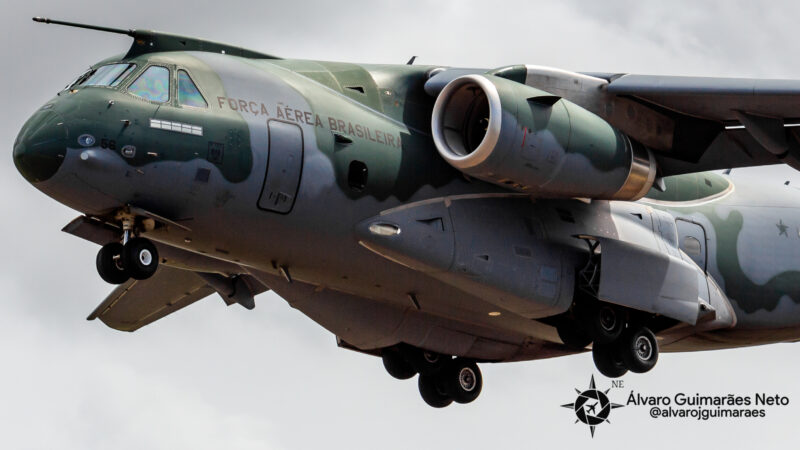 FAB utiliza Embraer KC-390 no combate aos incêndios em SP